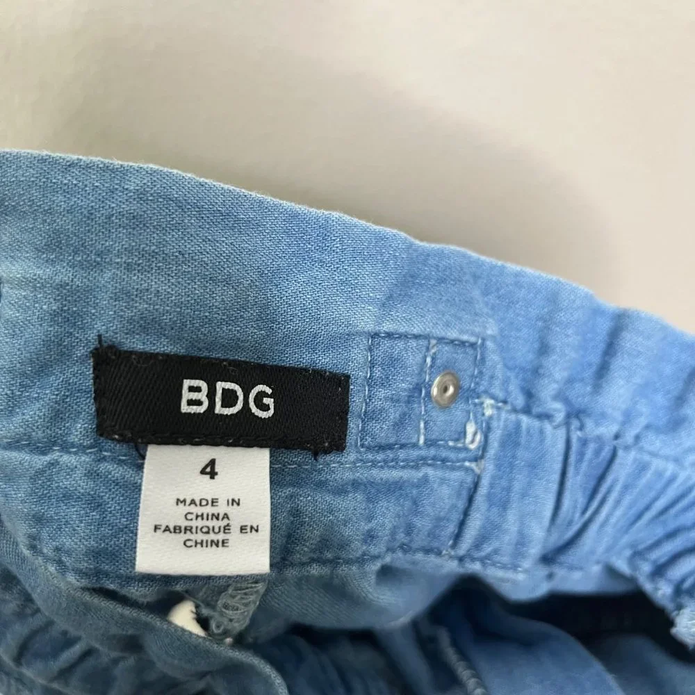 BDG Urban Outfitters Women’s Blue Paperbag High Waisted Shorts Size 4 Pleated - Picture 5 of 10